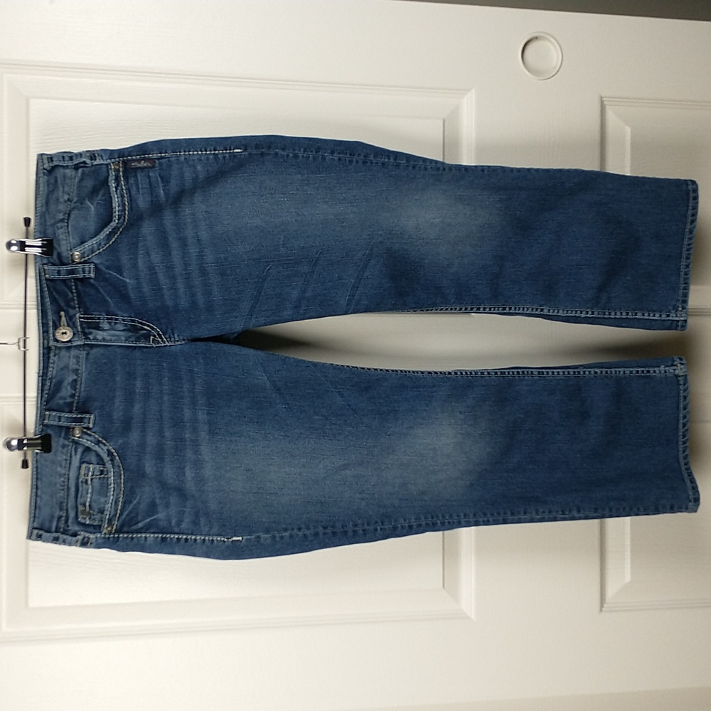 Silver women's Santorini lightly distressed medium wash capri jeans 34